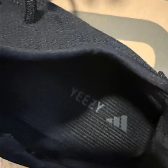 Yeezy Boost 350 V2 Onyx - Picture 3 of 5